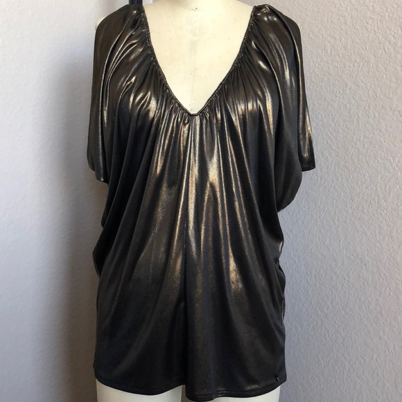 Tops - Picture 1 of 6